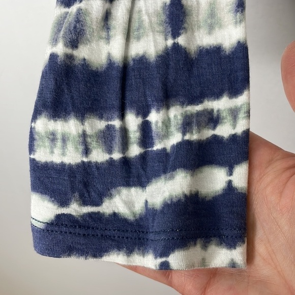 Design Lab tie dye stripes stretchy pocket v neckline long sleeve top - Picture 4 of 7